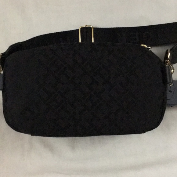 Tommy Hilfiger Black Fanny Pack / Crossbody - Picture 4 of 8
